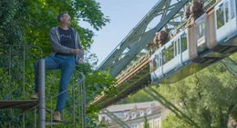 Einmal im Leben durch Wuppertal schweben! Die Wuppertaler Schwebebahn feiert ihren 125. Geburtstag - ein "einzigartiges" Verkehrsmittel in einer besonderen Stadt. - Marius Freitag k&uuml;mmert sich mit dem Verein &bdquo;Aufbruch am Arrenberg&ldquo; darum, das ehemals abgeh&auml;ngte Quartier wieder lebenswert zu machen.