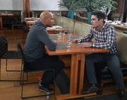 L-R: Tom Delaney (Keegan-Michael Key) und Phil Dunphy (Ty Burrell)