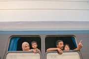 Familie am Fenster im Optima Express