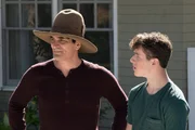L-R: Phil Dunphy (Ty Burrell), Luke Dunphy (Nolan Gould)