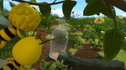 Maja und Willi fürchten sich vor einer Limonadenflasche. Maja und Willi fürchten sich vor einer Limonadenflasche.