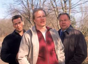Bonhoff (Wolfgang Krewe, li.) und Kehler (Wolfgang Bathke, re.) haben Bernd B&ouml;hme (Thorsten Nindel) observiert und stellen ihn bei dem Versuch, seine Dienstpistole verschwinden zu lassen...