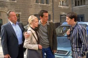 Kommissar Kehler (Wolfgang Bathke, l.) ist &uuml;berrascht, als er die Anschuldigungen der Neumanns (Theresa H&uuml;bchen, Sven Gerhardt) gegen Ralf Maybach (Mario Irrek, r.), den leiblichen Vater ihrer Tochter, zu h&ouml;ren bekommt.
