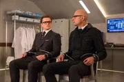 Eggsy (Taron Egerton, l.); Merlin (Mark Strong, r.)