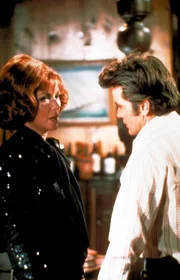 Vera Miles (Viveca Scott), Martin Sheen (Karl Lessing).