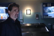 Als eine Frau umgebracht wird, muss das Team um Rossi (Joe Mantegna) alles geben, um den T&auml;ter zu fassen ...