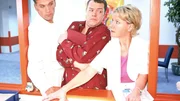 Ein Tollhaus! Nikola (Mariele Millowitsch) wartet auf den Anruf von Erik, Dr. Schmidt (Walter Sittler, l.) auf den R&uuml;ckruf von Frau Gerling. Tim (Oliver Reinhard) wird das langsam zuviel.