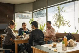 (v.l.n.r.) Hannah (Lea van Acken); Tom (Lucas Reiber); Musti (Reza Brojerdi); Yannick (Jerry Hoffmann)