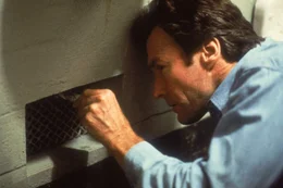 Der Verbrecher Frank Morris (Clint Eastwood) muss f&uuml;r seine Flucht mit vielen Tricks und Verstecken arbeiten.