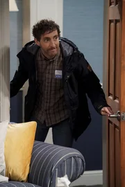 Drew Dunbar (Thomas Middleditch)