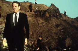 Der Gef&auml;ngnisdirektor (Patrick McGoohan) von Alcatraz f&uuml;hrt ein eisernes Regiment auf seiner Insel in der Bucht von San Francisco. Alcatraz gilt als das einzige ausbruchsichere Gef&auml;ngnis der Welt. Bis der Ausbrecherk&ouml;nig Morris auf "The Rock" inhaftiert wird ...