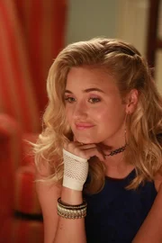 AJ Michalka (Lainey Lewis).