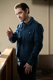 Malcolm Bright (Tom Payne)