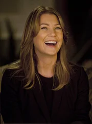 Ihr wird klar, dass sie das Seattle Greys Hospital hinter sich lassen muss, ums sich weiter zu entwickeln: Meredith (Ellen Pompeo) ...