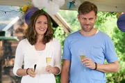 Endlich ist es soweit: Lena (Patricia Aulitzky) und Quirin (Jens Atzorn) haben sich verlobt.