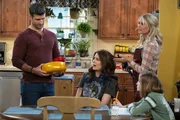 (im Uhrzeigersinn) Riley (Parker Young); Lizzie (Elizabeth Alderfer); Vanessa (Kelli Goss); Hazel (Farrah Mackenzie)