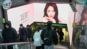 Korea: In Seouls Luxusviertel Gangnam sind riesige Werbeflächen für K-Beauty überall zu sehen. Korea: In Seouls Luxusviertel Gangnam sind riesige Werbeflächen für K-Beauty überall zu sehen.