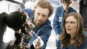 Brennan (Emily Deschanel), Hodgins (TJ Thyne, l.) und Zack Addy (Eric Millegan) m&uuml;ssen eine junge Frau identifizieren, deren &Uuml;berreste in einem K&uuml;hlfach gefunden wurden.