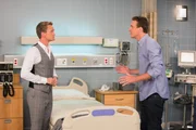 Da Marshall (Jason Segel, r.) in gro&szlig;en Schwierigkeiten steckt, bittet er seine Freunde Ted, Barney (Neil Patrick Harris, l.) und Robin um Hilfe. Doch werden sie ihm helfen k&ouml;nnen?