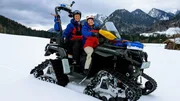 Marina mit Bergretter Andi auf einem Quad
