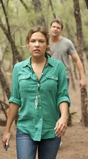 Callie Cargill (Kiele Sanchez) und Jim Longworth (Matt Passmore)