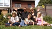 Das Ehepaar David (38) und Nicole (36) und ihre Kinder Noel (11), Zoe (6) und Luca (5) freuen sich auf das 'Zuhause im Glück'-Team Das Ehepaar David (38) und Nicole (36) und ihre Kinder Noel (11), Zoe (6) und Luca (5) freuen sich auf das 'Zuhause im Glück'-Team