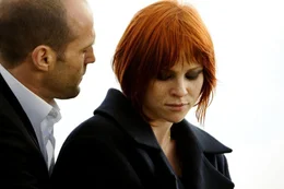 L-R: Frank Martin (Jason Statham) und Valentina (Natalya Rudakova)