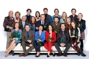 Staffel "Rote Rosen": (v.l.n.r.) 1. Reihe Johanna (Brigitte Antonius), Gunter (Hermann Toelcke), Merle (Anja Franke), Helen (Patricia Schäfer), Peer (Jörg Pintsch), Swantje (Malin Steffen). 2. Reihe sitzend: Thomas (Gerry Hungbauer), Carla (Maria Fuchs), Torben (Joachim Kretzer), Arne (Christian Rudolf), Sigrid (Dana Golombek). 3. Reihe stehend: Hannes (Claus Dieter Clausnitzer), Erika (Madeleine Lierck-Wien), Theo (Frederic Böhle), Eliane (Samantha Viana), Patrick (Constantin Lücke), Ben (Hakim-Michael Meziani), Britta (Jelena Mitschke), Timo (Jonathan Beck), Jacqueline (Henrike Fehrs). Staffel "Rote Rosen": (v.l.n.r.) 1. Reihe Johanna (Brigitte Antonius), Gunter (Hermann Toelcke), Merle (Anja Franke), Helen (Patricia Schäfer), Peer (Jörg Pintsch), Swantje (Malin Steffen). 2. Reihe sitzend: Thomas (Gerry Hungbauer), Carla (Maria Fuchs), Torben (Joachim Kretzer), Arne (Christian Rudolf), Sigrid (Dana Golombek). 3. Reihe stehend: Hannes (Claus Dieter Clausnitzer), Erika (Madeleine Lierck-Wien), Theo (Frederic Böhle), Eliane (Samantha Viana), Patrick (Constantin Lücke), Ben (Hakim-Michael Meziani), Britta (Jelena Mitschke), Timo (Jonathan Beck), Jacqueline (Henrike Fehrs).