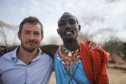 v.li.: Giles Coren und Jacob in Kenya