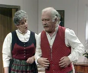 l-r: Uschi (Erna Wassmer), Simon Hilgermoser (Peter Steiner) l-r: Uschi (Erna Wassmer), Simon Hilgermoser (Peter Steiner)