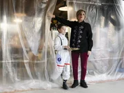 Gelingt es Meemaw (Annie Potts, r.) tatsächlich Sheldon (Iain Armitage, l.) aus seiner Isolation zu locken? Gelingt es Meemaw (Annie Potts, r.) tatsächlich Sheldon (Iain Armitage, l.) aus seiner Isolation zu locken?