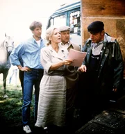 Gesch&auml;ftsf&uuml;hrer auf Guldenburg ist derzeit Achim Lauritzen. Um das Familienunternehmen zu sanieren, hat er angeordnet, dass das Gest&uuml;t aufgel&ouml;st wird und die Pferde zum Verkauf gelangen. Doch Christine (Christiane H&ouml;rbiger) hat von dem Plan erfahren und verhindert auf der Weide, dass die Tiere verladen werden.