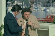 (v.li.): Bruce Kirby (Sergeant George Kramer), Peter Falk (Columbo). (v.li.): Bruce Kirby (Sergeant George Kramer), Peter Falk (Columbo).