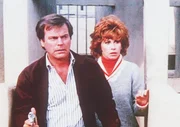 Dank Friedwarts Sp&uuml;rnase gelingt es Jennifer (Stefanie Powers, r.) und Jonathan (Robert Wagner), den gesuchten Hund wiederzufinden ...