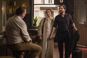 Nebenan Verabschieden sich: Peter Kurth als Bruno, Aenne Schwarz als Clara, Daniel Br&uuml;hl als Daniel  Copyright: SRF/Warner/Reiner Bajo