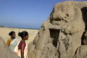 Am 26. Dezember 2004 ereignete sich eines der gr&ouml;&szlig;ten jemals registrierten Erdbeben. Der enorme Zittern verursachte Tsunamis auf der ganzen Welt, einschlie&szlig;lich der Stadt Mahabalipuram in Indien. Als die Wellen vom Mahabalipuram-Ufer zur&uuml;ckgingen, sp&uuml;lten sie eine Unterwasserstadt und einen Tempel frei, dessen Existenz nur in der lokalen Folklore angedeutet worden war. K&ouml;nnten sie ein Beweis daf&uuml;r sein, dass unser Planet von au&szlig;erirdischen Wesen besucht wurde, die sich in destruktiver Kriegsf&uuml;hrung befinden.