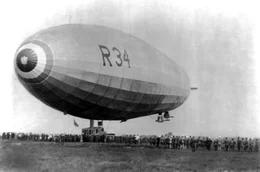 R 34, das erste Luftschiff, welches 1919 den Atlantik bezwang.