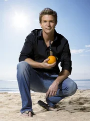 Der eigenwillige Chicagoer Mordermittler z&auml;hlt zu den besten seines Faches. Nach einem pikanten Missverst&auml;ndnis mit seinem Vorgesetzten muss Jim (Matt Passmore) sein angestammtes Revier in Chicago jedoch verlassen. In dem Glauben, mal einen Gang zur&uuml;ckschalten zu k&ouml;nnen, l&auml;sst er sich dank einer h&uuml;bschen Abfindungszahlung im beschaulichen Palm Glade in S&uuml;dflorida nieder.