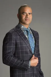 (1. Staffel) - Er ist eigentlich der Stylist in Bulls Team, er hilft aber au&szlig;erdem dabei, die Angeklagten f&uuml;r ihren Prozess vorzubereiten: Chunk Palmer (Chris Jackson) ...