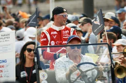 Rennfahrer bei der Parade in Le Mans