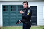 Tommy Saunders (Mark Wahlberg)