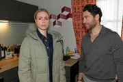 Carlos (Patrick Fernandez) merkt, dass in Zoe (Lara Dandelion Seibert) wieder die Wut hochkocht.