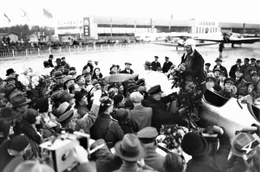 Ber&uuml;hmte Fliegerfrauen: Elly Beinhorn in Berlin.