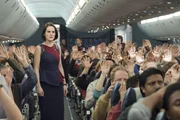 Zuerst stirbt ein Air-Marshall, dann der Pilot und schlie&szlig;lich ein Passagier - und nun muss sich Stewardess Nancy (Michelle Dockery, M.) auch noch mit einer tickenden Bombe und einem sehr r&uuml;den Air-Marshall herum&auml;rgern, der in den Augen der Flugg&auml;ste f&uuml;r all das &Uuml;bel verantwortlich ist ...