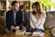 Bei den Ermittlungen in einem neuen Fall st&ouml;&szlig;t Sherlock Holmes (Jonny Lee Miller, l.) auf Abigail Spencer (Laura Benanti, r.). Doch hat sie wirklich etwas mit dem Mordt zu tun?