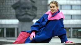 Sie holte Olympiagold, wurde zum Liebling der DDR-Oberen und auch im Westen gefeiert: Kati Witt, die Eisk&ouml;nigin aus dem Osten. Wie gelang ihr der Spagat zwischen den beiden Welten?