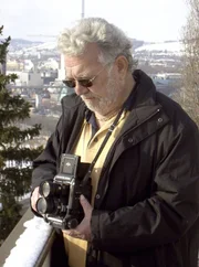 Buchautor und Eisenbahnfreund Horst Obermayer und seine geliebte Kamera.