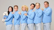 Im Bild (v.li.): Erica Goldberg (Hayley Orrantia), Adam Goldberg (Sean Giambrone), Beverly Goldberg (Wendi McLendon-Covey), Barry Goldberg (Troy Gentile), Albert 'Pops' Solomon (George Segal), Murray Goldberg (Jeff Garlin).