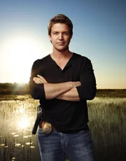 Der eigenwillige Chicagoer Mordermittler z&auml;hlt zu den besten seines Faches. Nach einem pikanten Missverst&auml;ndnis mit seinem Vorgesetzten muss Jim (Matt Passmore) sein angestammtes Revier in Chicago jedoch verlassen. In dem Glauben, mal einen Gang zur&uuml;ckschalten zu k&ouml;nnen, l&auml;sst er sich dank einer h&uuml;bschen Abfindungszahlung im beschaulichen Palm Glade in S&uuml;dflorida nieder.