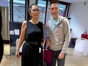 Kandidatin Ka und ihre Shoppingbegleitung Christian Polanc.